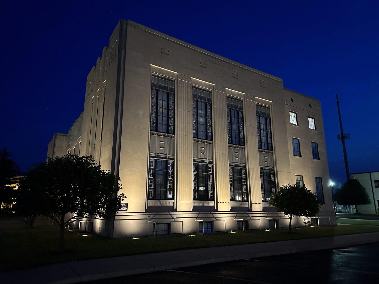 the Shelby County Courthouse- shellbyville, Indiana