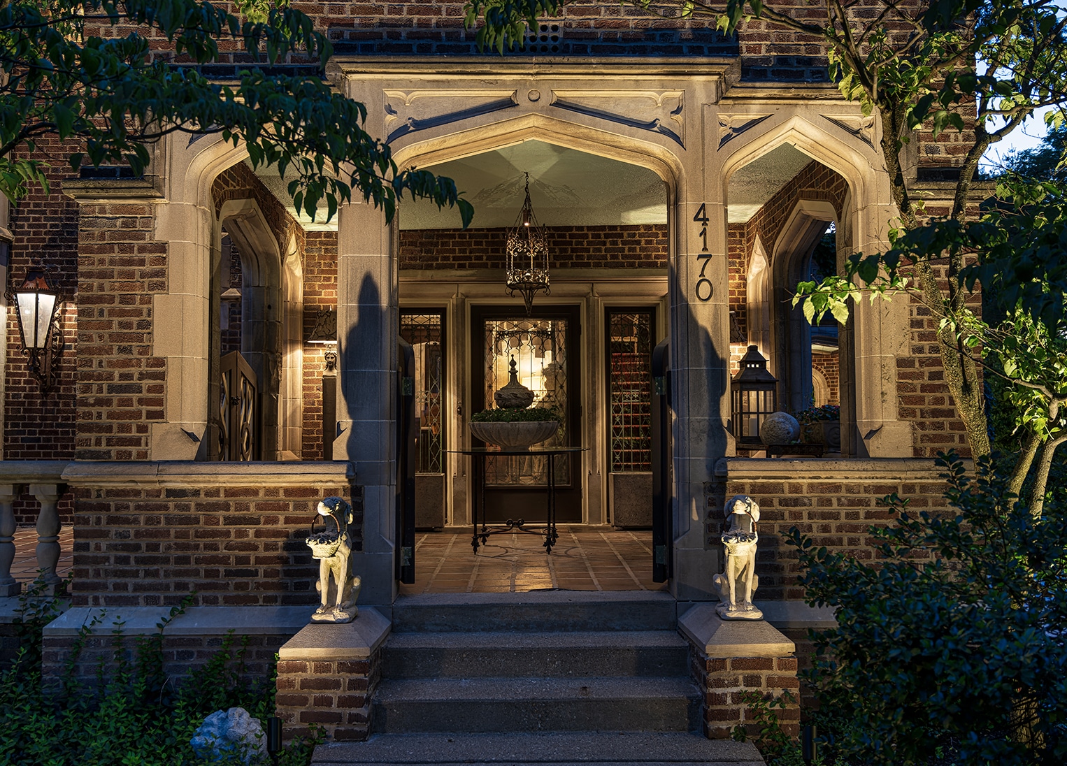 Residential Electrician Entryway and Perimeter Lighting