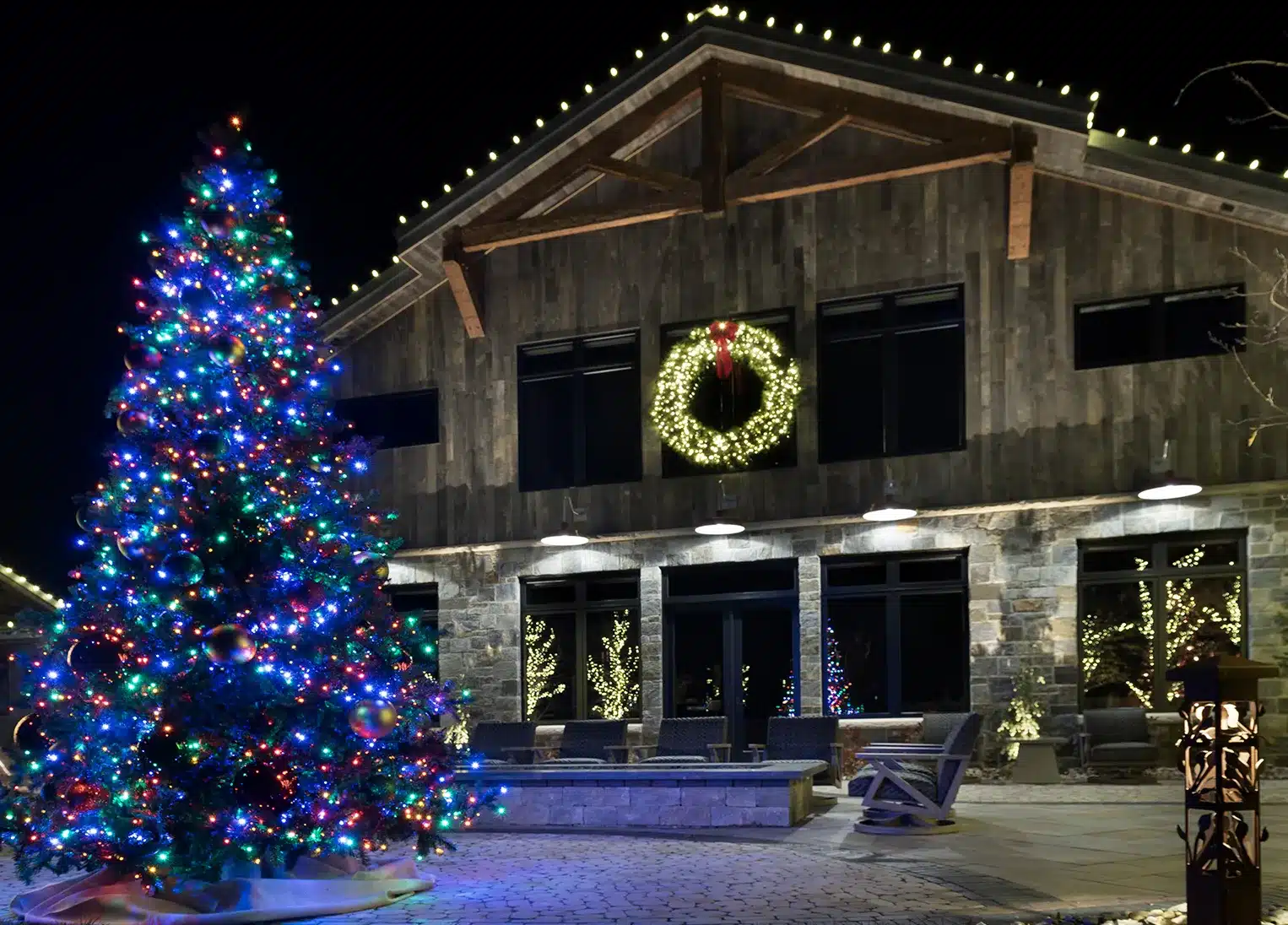 professional Christmas tree lighting